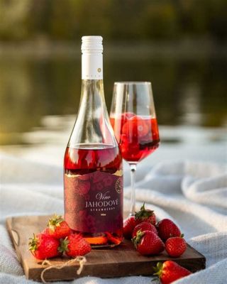 Strawberry Wine là một bản ballad da diết, pha trộn giữa nỗi nhớ tiếc và vẻ đẹp thơ mộng của tuổi thanh xuân